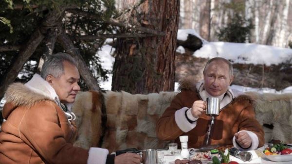 Песков рассказал об отдыхе Путина и Шойгу в Сибири