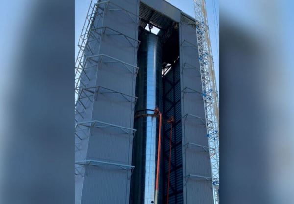 Илон Маск впервые показал прототип ракеты Super Heavy. Когда начнутся испытания?