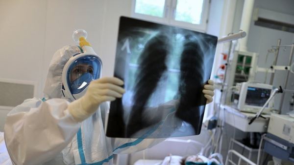 В России за сутки выявили 8 998 заразившихся коронавирусом. Это минимум с 1 октября